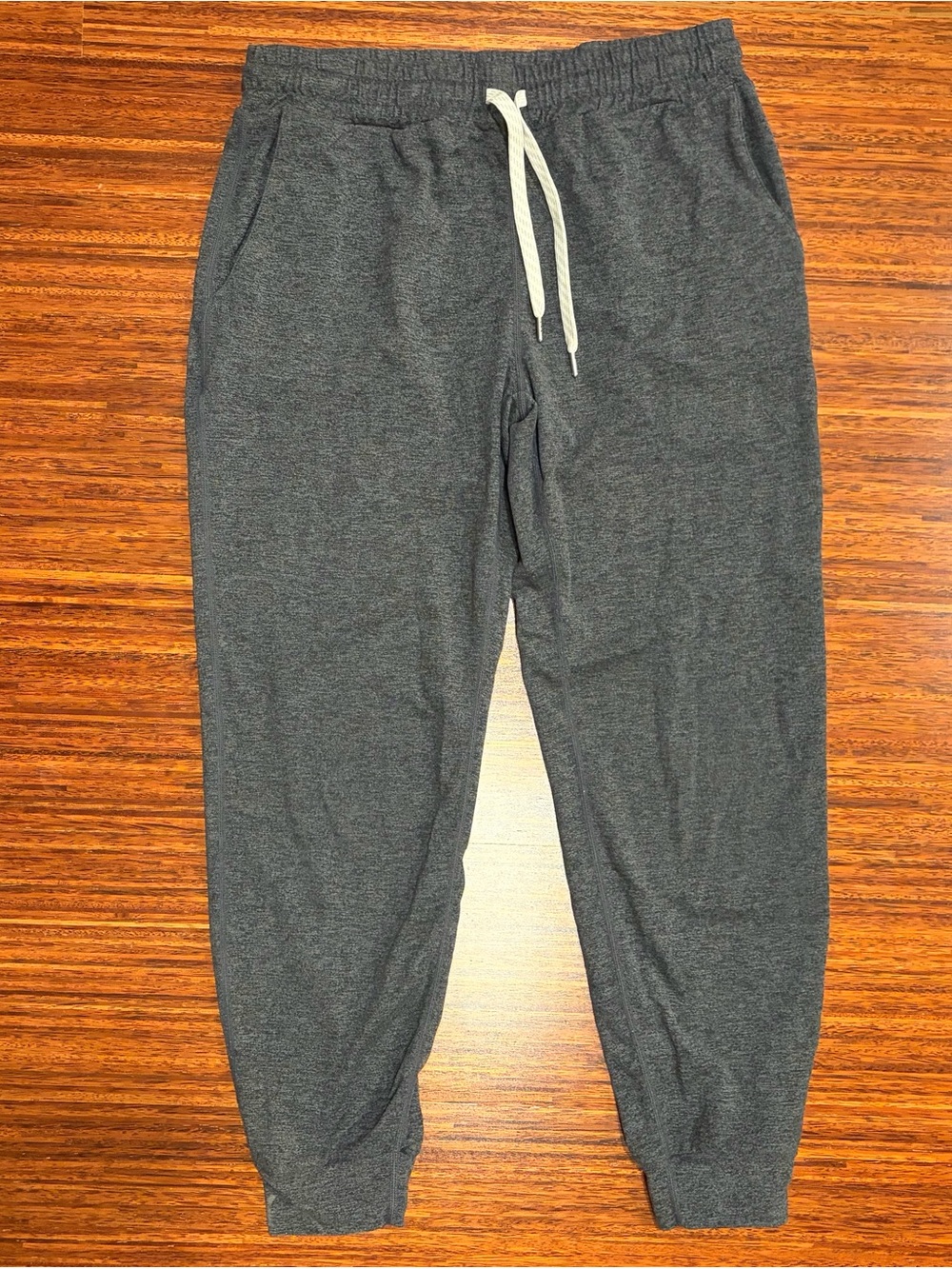 Vuori Women’s Performance Joggers Charcoal Gray Small